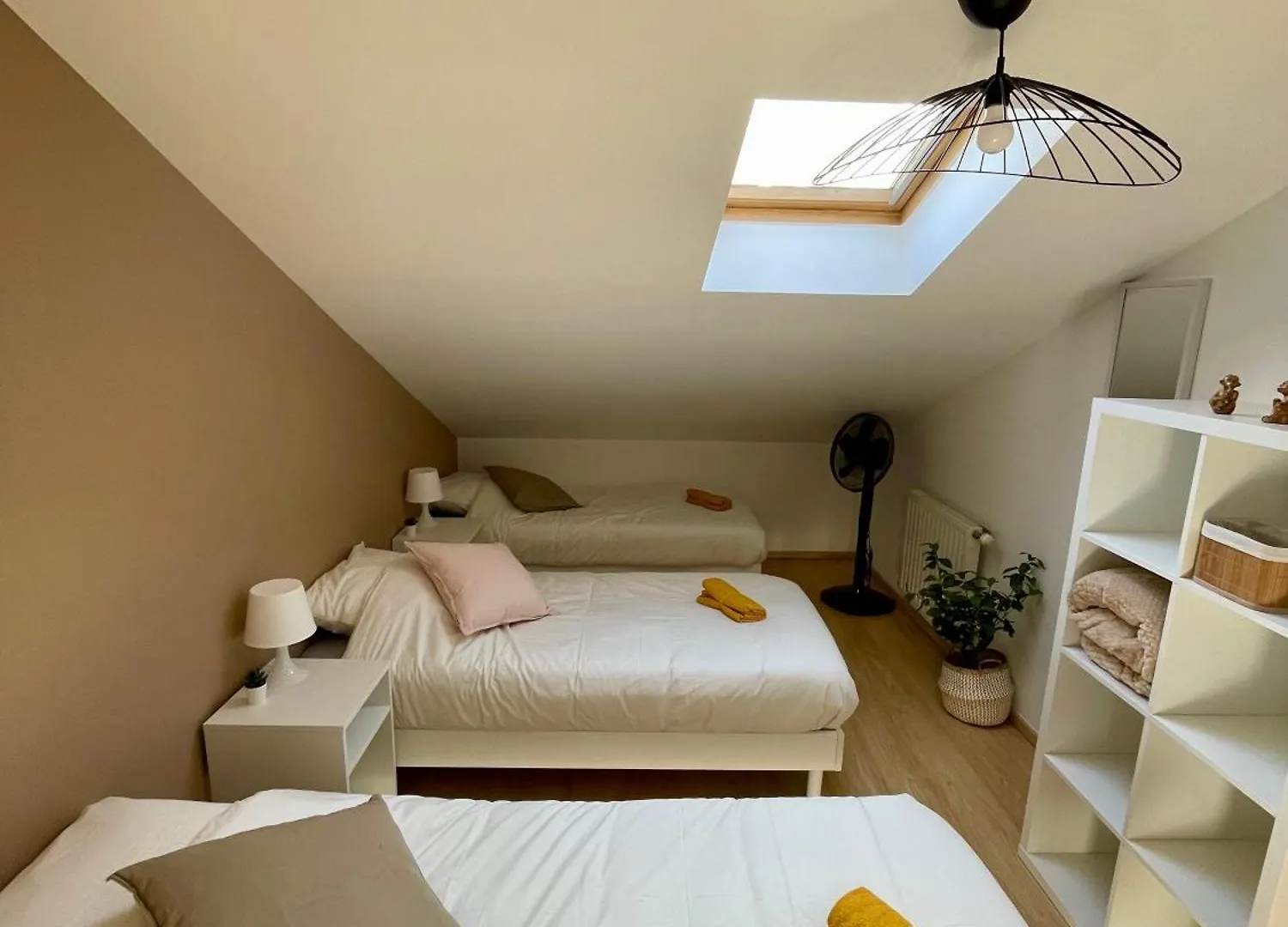 Holiday home Bngo I Maison Terracotta I Jardin, Garage, 3 Chambres, 9 Personnes Villeurbanne