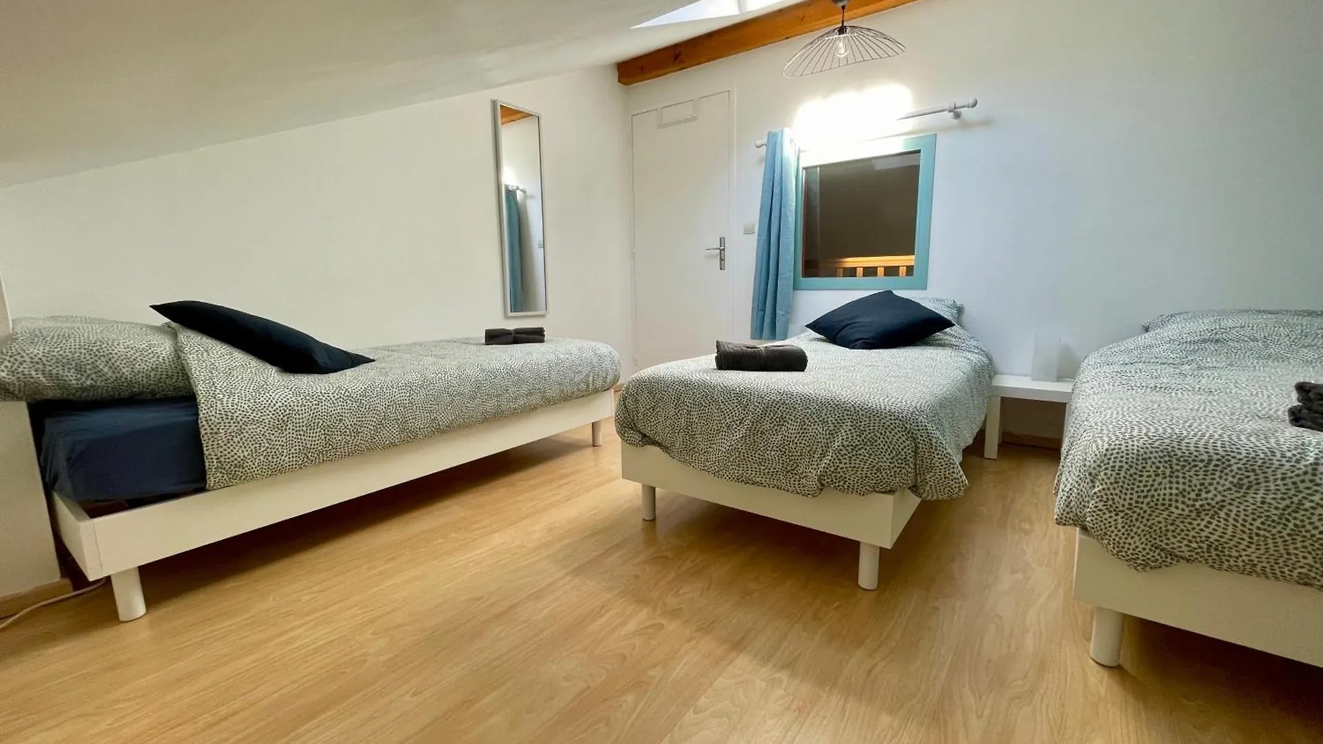 Holiday home Bngo I Maison Terracotta I Jardin, Garage, 3 Chambres, 9 Personnes Villeurbanne