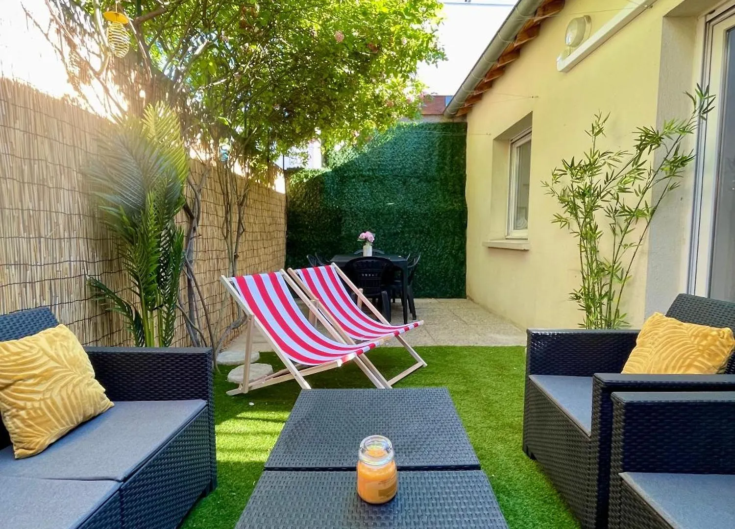 Holiday home Bngo I Maison Terracotta I Jardin, Garage, 3 Chambres, 9 Personnes Villeurbanne